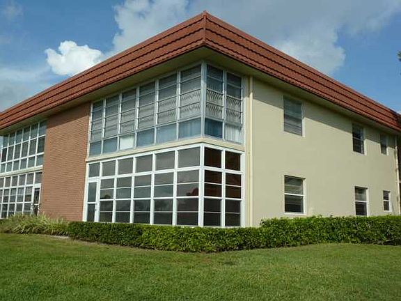 2nd image of 68 Royal Oak Ct