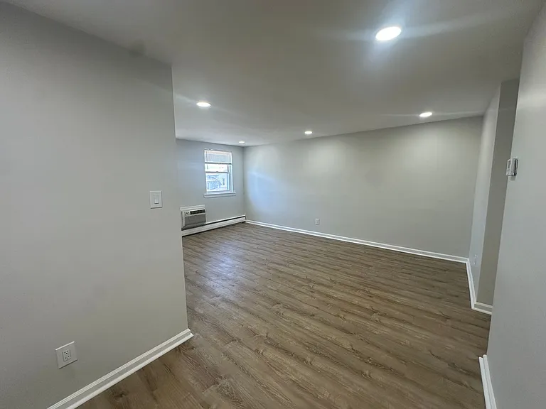 18 Huron Ave — Photo 5