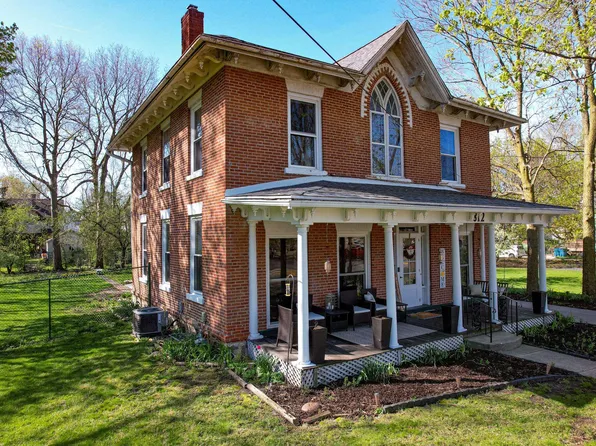 812 W 1st St, Dixon, IL 61021