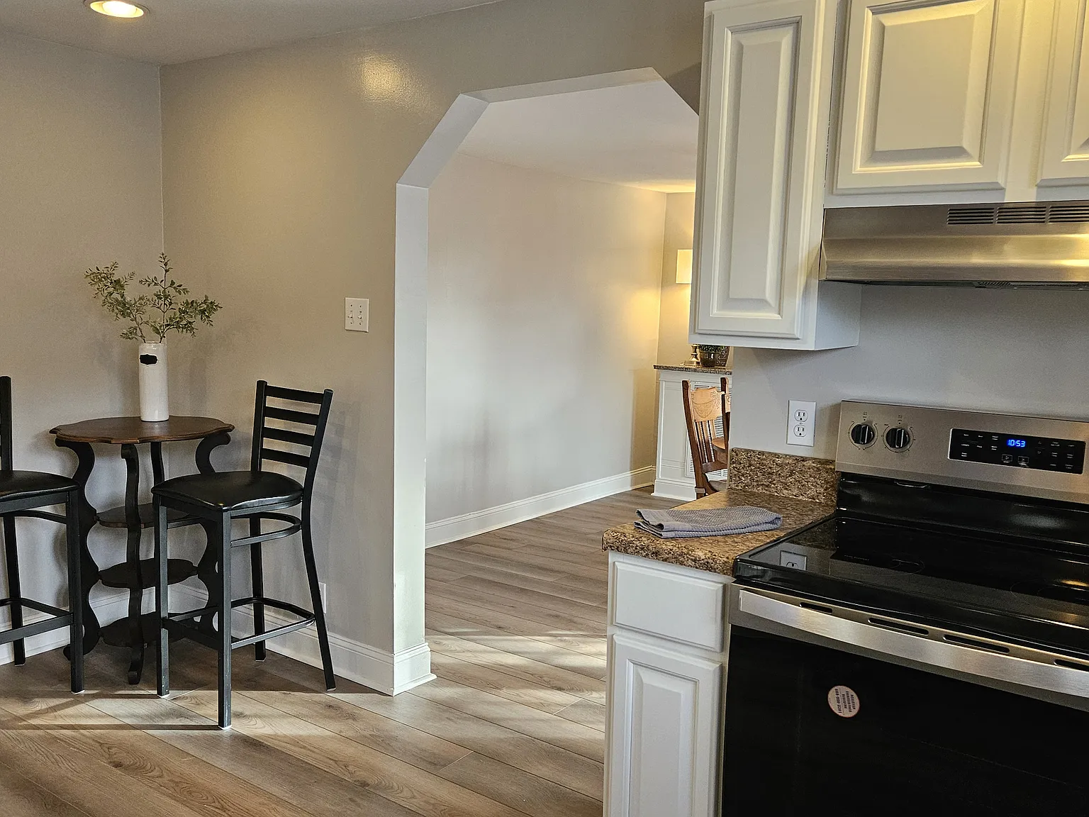 3 bed, 1.5 bath, 1300 sqft, $1,500 — Photo 4