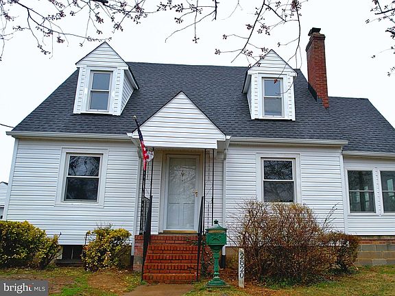 2nd image of 2820 Franklin St