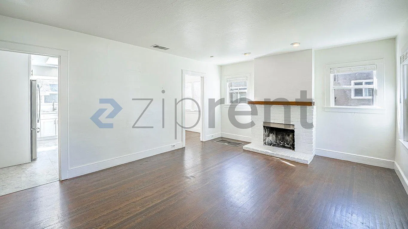 2 bed, 950 sqft, $2,600 — Photo 2