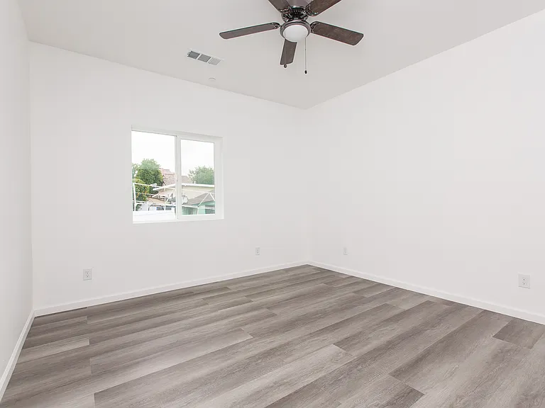 104 S Chestnut St #B — Photo 10