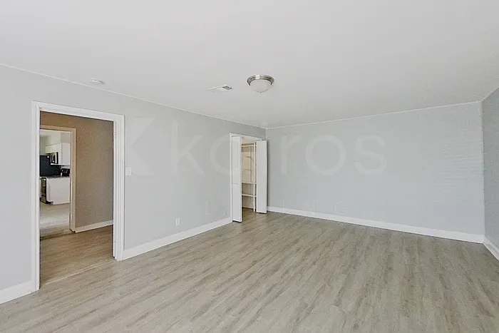 168 Creekview Dr E — Photo 8