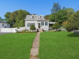 69 Eastern Ave, Woburn, MA 01801
