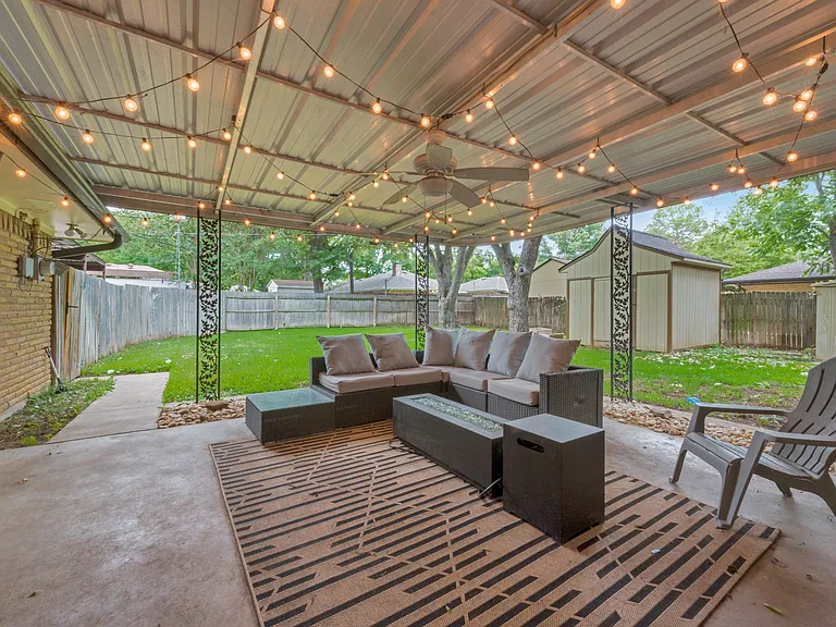 1718 Westminster Dr — Photo 9