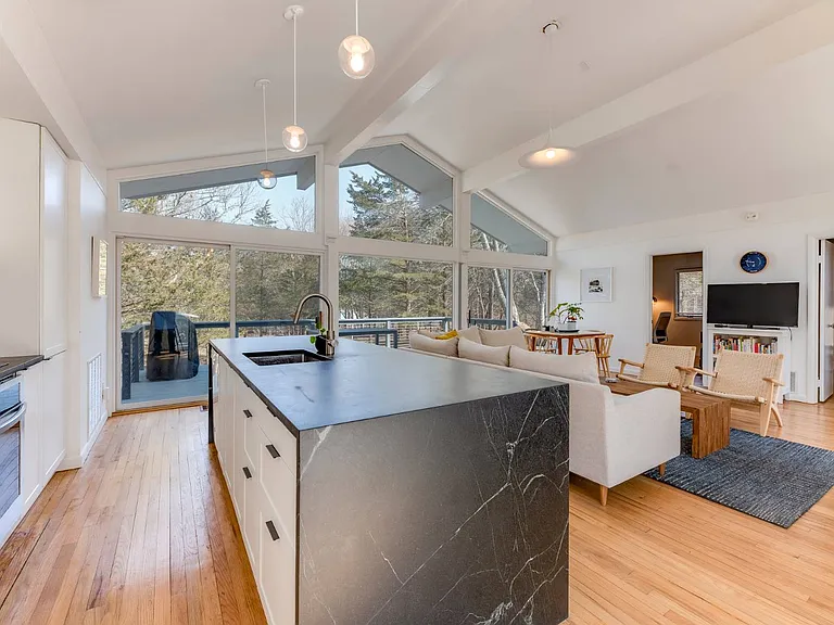 68 Springy Banks Rd — Photo 5