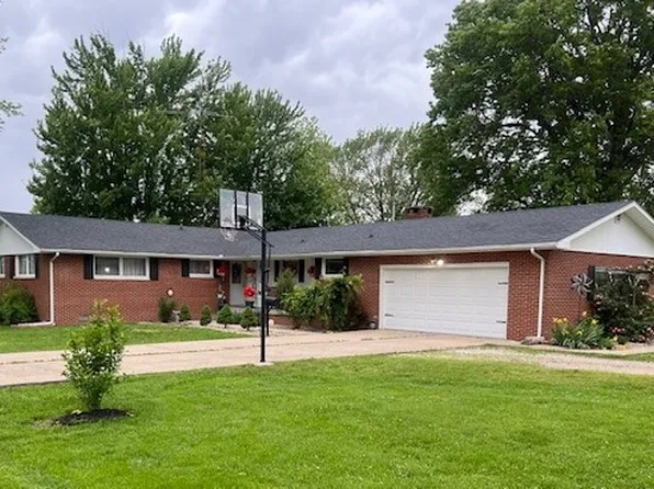 802 Cedar St, Marshall, IL 62441