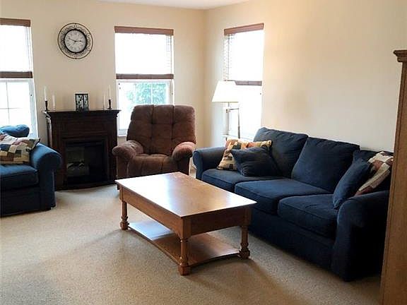 3rd image of 15968 Primrose Cir