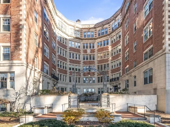 985 Memorial Dr APT 303, Cambridge, MA 02138
