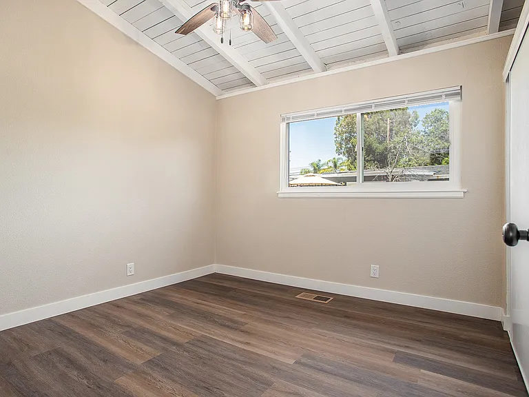 1731 Gelbke Ln — Photo 16