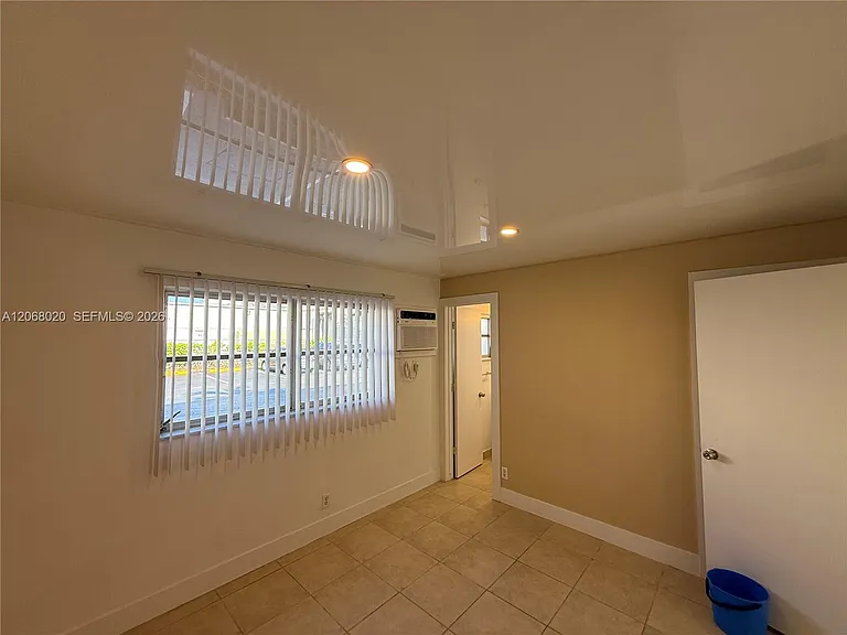 5168 NE 6th Ave #407 — Photo 2