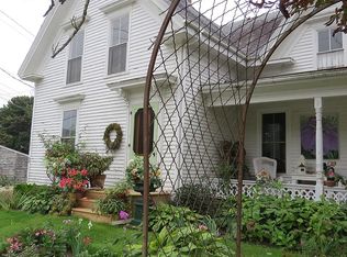 25 School St, Vinalhaven, ME 04863