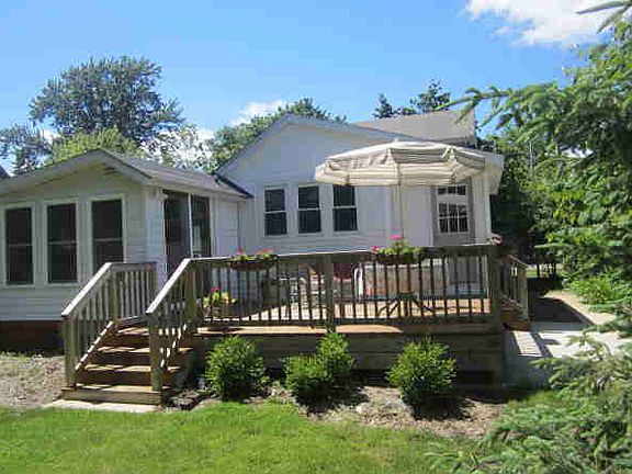 Beautiful Deck off Mud Room