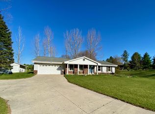 7464 Lakehaven Dr, West Bend, WI 53090