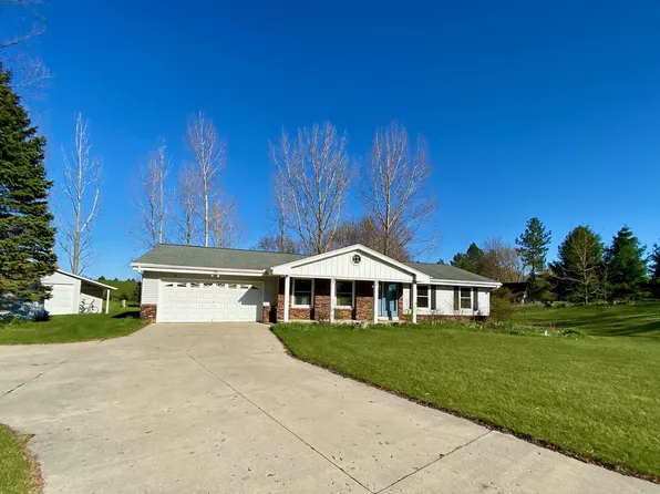 7464 Lakehaven Dr, West Bend, WI 53090