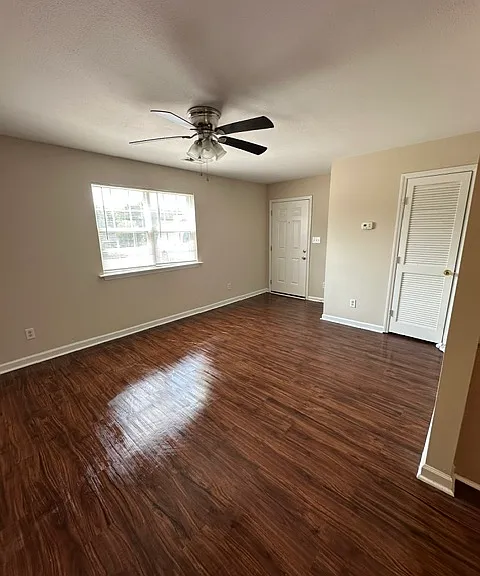 131 N Wheeless Dr #L — Photo 2