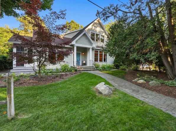 400 N Lake St, Leland, MI 49654