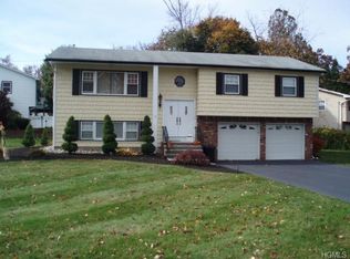 15 Hickory Ln, Garnerville, NY 10923