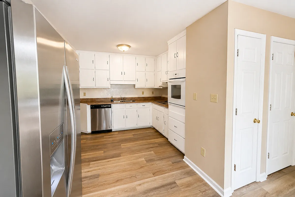 3 bed, 3.0 bath, 1953 sqft, $1,895 — Photo 4