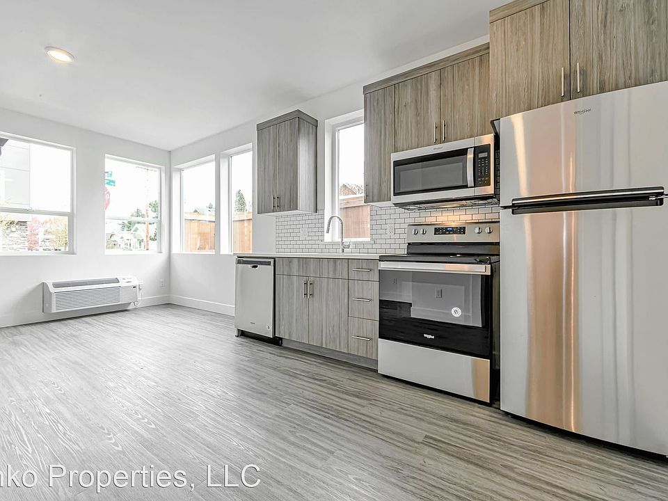 1st image of 4130 NE Garfield Ave #201