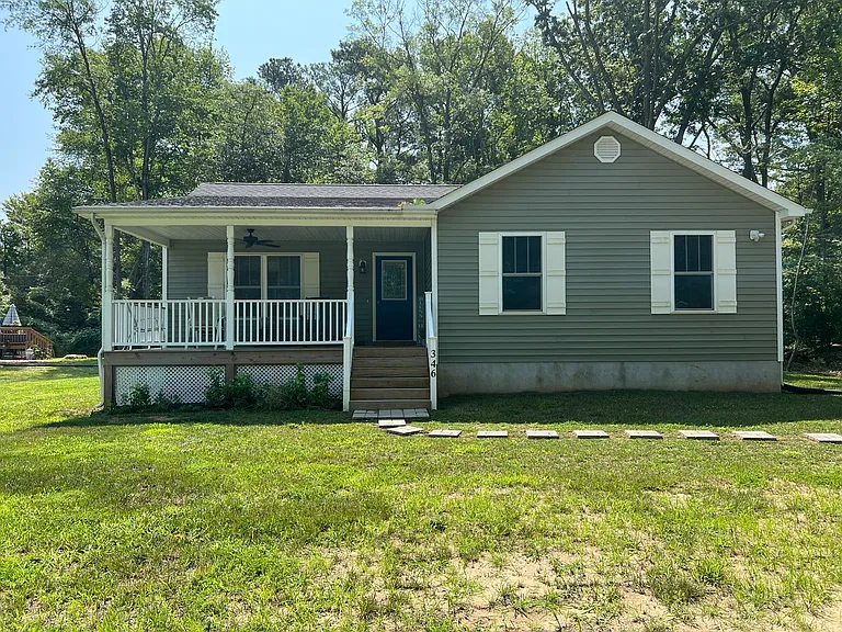 346 Brooks Dr — Photo 1