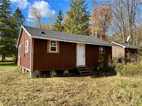 1261 Stickles Ln, Pt Byron, NY 13140