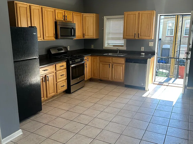 425 N Milton Ave — Photo 6