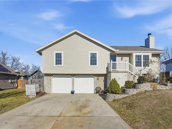 714 Nelson Dr, Grain Valley, MO 64029