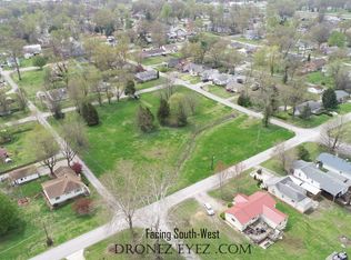 320 E Smith Ave, Du Quoin, IL 62832