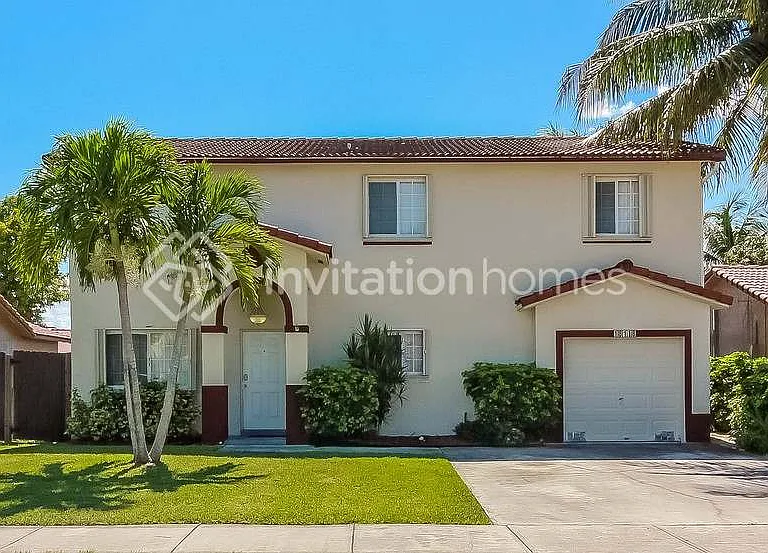 18118 SW 154th Ct — Photo 1
