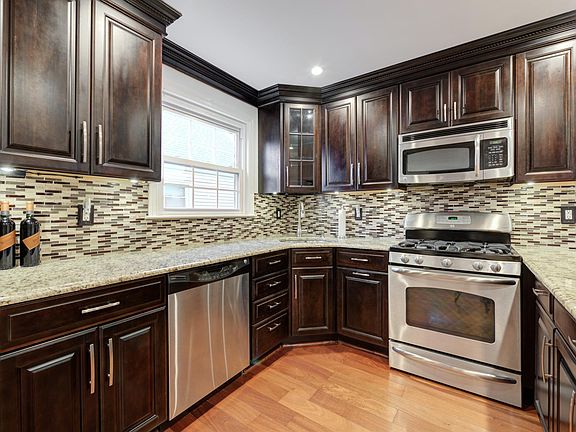 5th image of 41 Ellison Ave