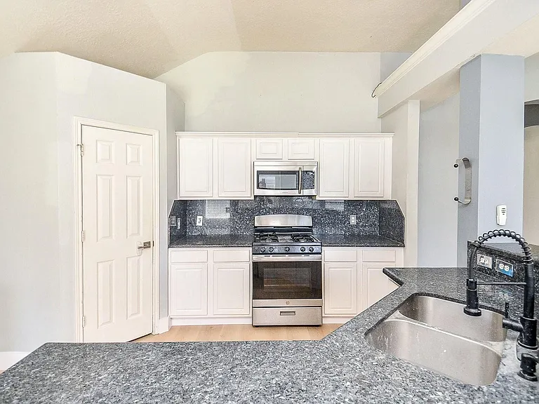16307 Scotch Hollow Ln — Photo 13