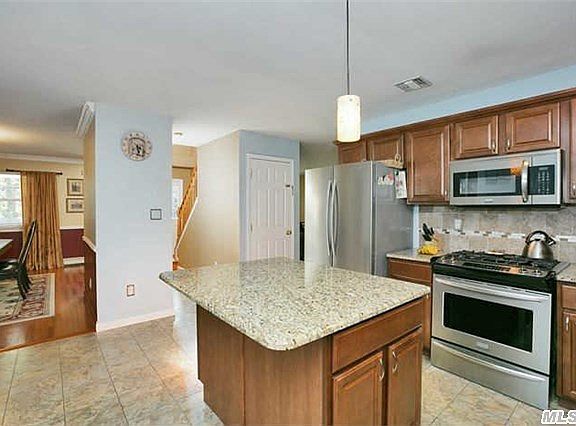 3rd image of 70 E Greentree Dr