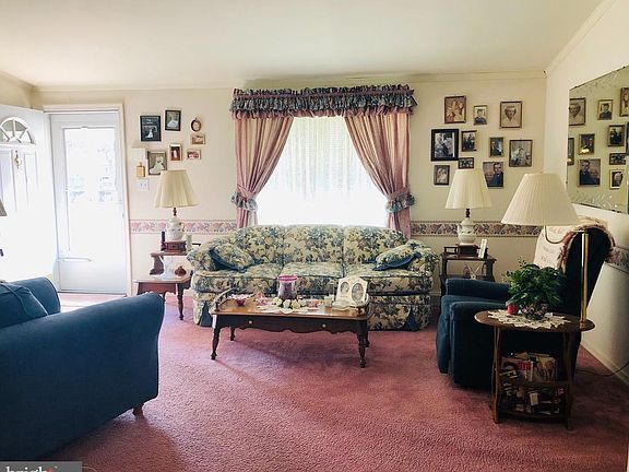 4th image of 28 Shenandoah Dr