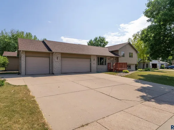 6401 W Hillary Dr, Sioux Falls, SD 57106