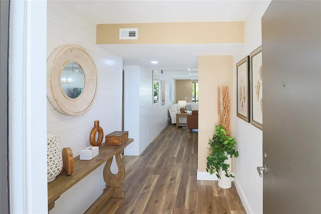 3 bed, 2.0 bath, 2134 sqft, $13,500 — Photo 3