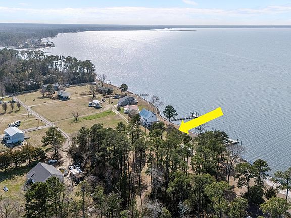 2nd image of 134 Great Neck Road