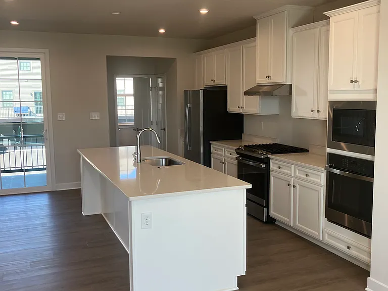 343 E Cochran St — Photo 9