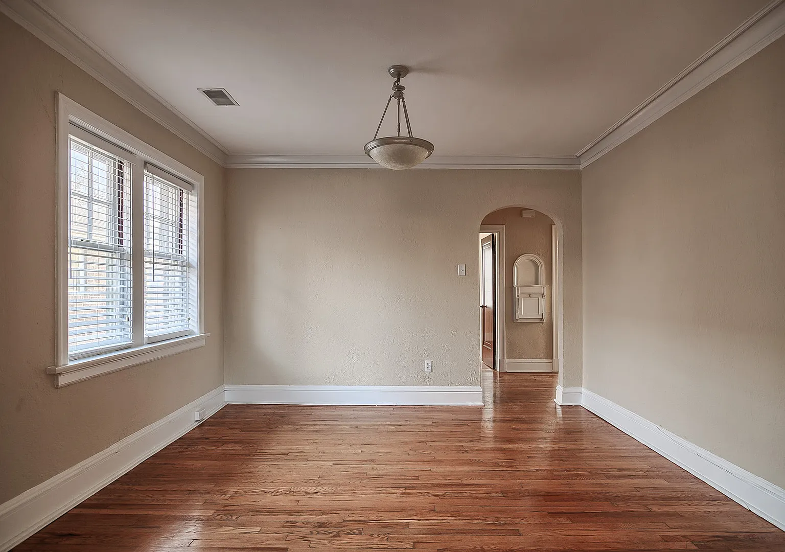 (206) 7034 Dartmouth Ave — Photo 3