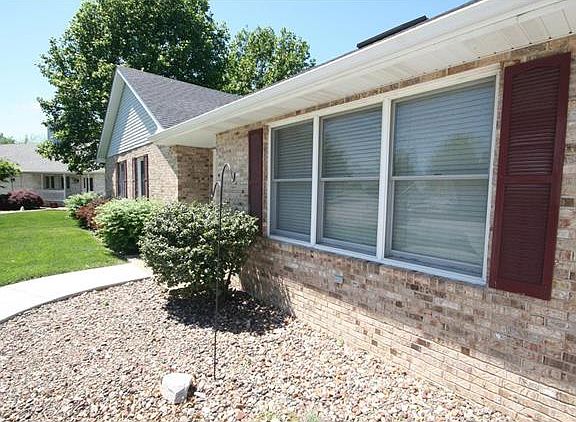3rd image of 613 Christopher Ln