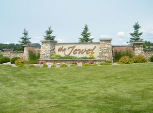 330 Bluff Dr, Lake City, MN 55041