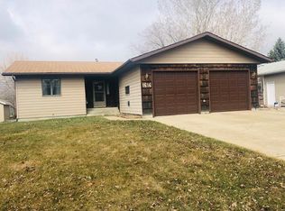 1616 11th St SW, Minot, ND 58701