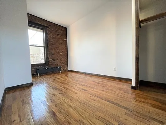 Rented by PocketBroker Inc | media 22