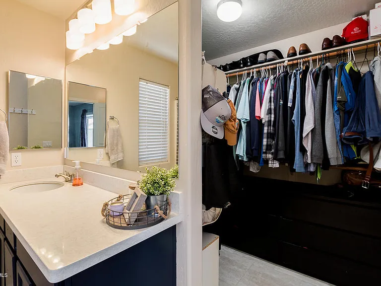 3868 W Carlos Ln — Photo 20