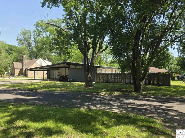 300 E Truman Ave, Clinton, MO 64735