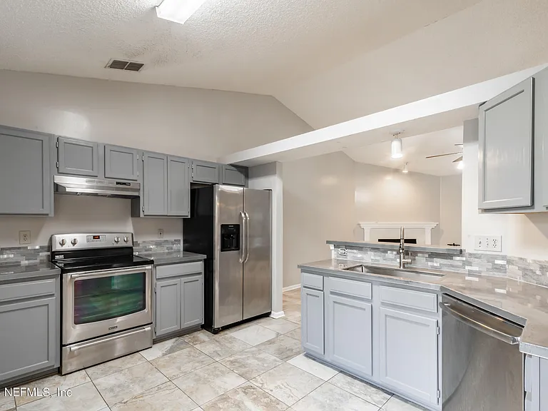 1736 Daytona Ln — Photo 9