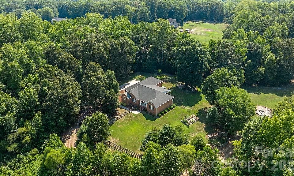 1st image of 625 Jackson Rd