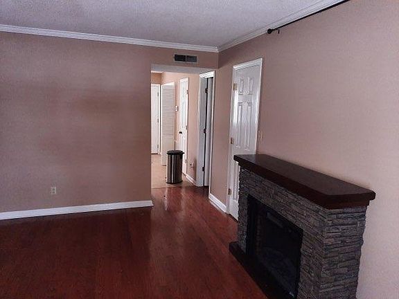3rd image of 632 Calhoun St