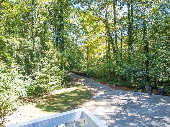 4th image of 516 Charing Cross Dr